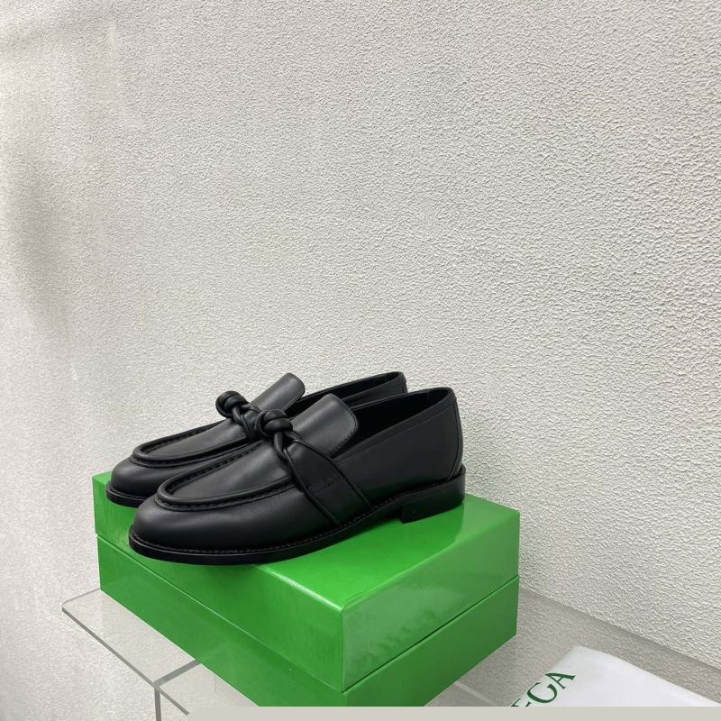 bo*te*ga Ve*ne*ta leather shoes